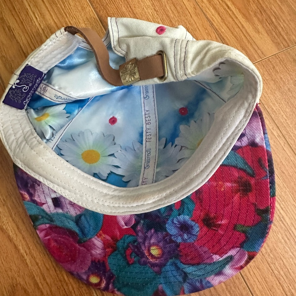 Colorful backward hat - Picture 2 of 2